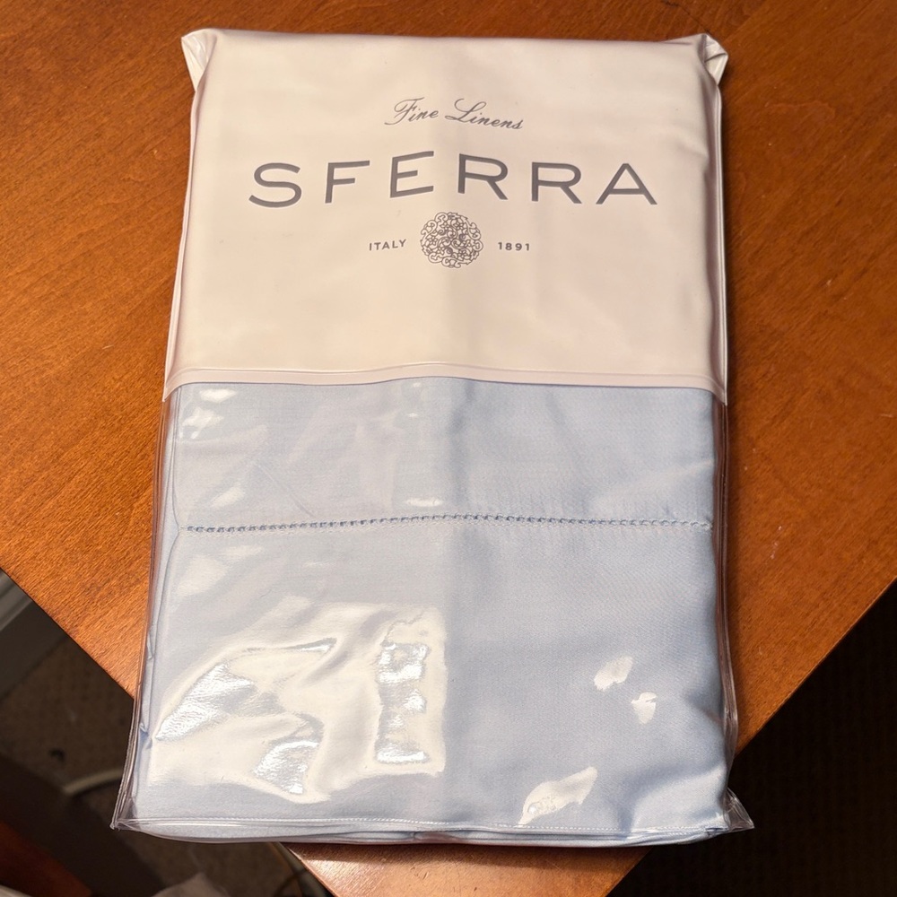 SFERRA Pair of King Fiona Pillowcases in Powder blue